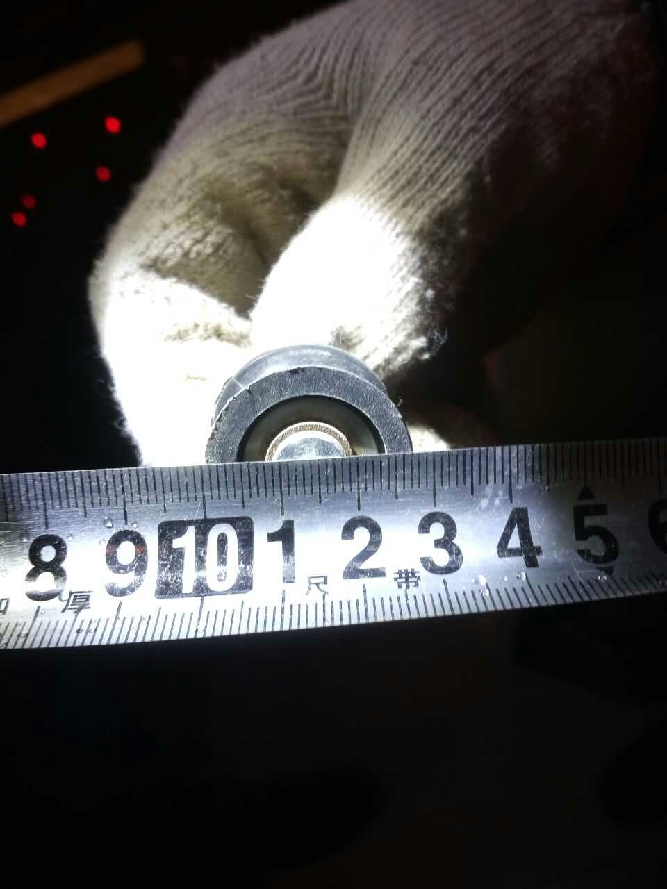 需求中菱电梯上的轮子